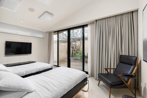 6 bedrooms, iron/ironing board, free WiFi, bed sheets