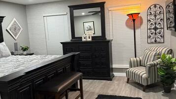 3 bedrooms, iron/ironing board, internet, bed sheets