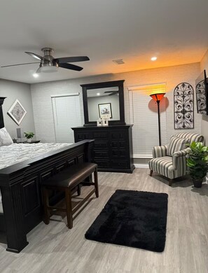 3 bedrooms, iron/ironing board, Internet, bed sheets - Sweet Rest 3-bedroom house in Cleveland with AC & Heating (Cleveland)