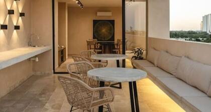 Makech Montebello - By Kanaa