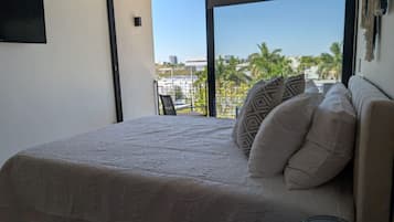 1 dormitorio, escritorio, tabla de planchar con plancha y wifi