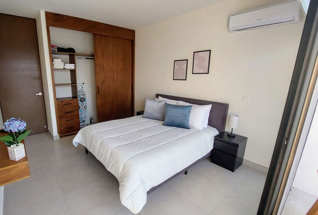 1 bedroom, desk, iron/ironing board, WiFi