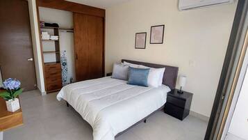 1 habitación, escritorio, tabla de planchar con plancha y wifi