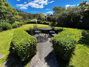 Suite Confort, vue sur la montagne | Vue sur le jardin