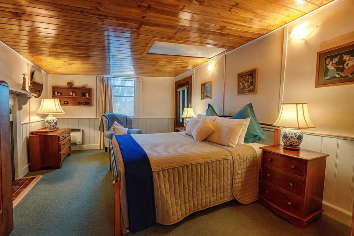 Superior Suite, Mountain View | Blackout drapes, soundproofing, iron/ironing board, free WiFi