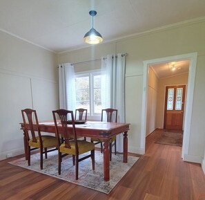 Classic House, 3 Bedrooms, Mountain View, Mountainside | Dining room