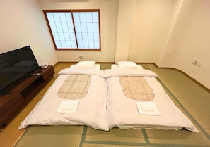 Japanese-style Twin Room, Non Smoking | Iron/ironing board, free WiFi - Park Hotel (Osaka)