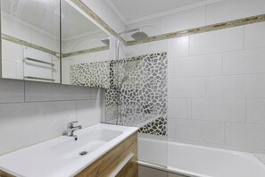 Hair dryer, towels