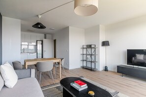 Fernseher, Stereoanlage