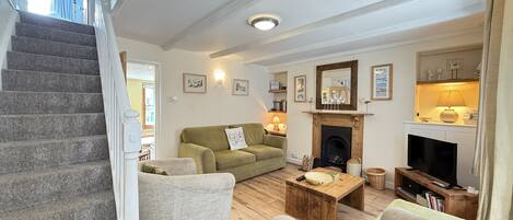 Smart TV, books, stereo