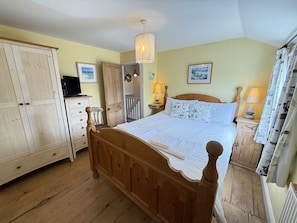 3 bedrooms, iron/ironing board, travel cot, free WiFi