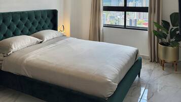 1 bedroom, desk, iron/ironing board, WiFi