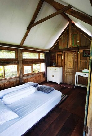 Double Room, Balcony, Park View | Desk