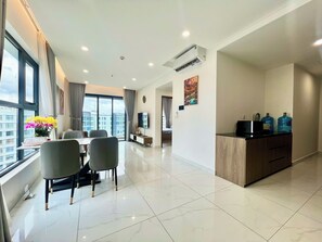 Departamento de lujo, balcón, vista a la ciudad | Detalle interior