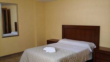 2 Schlafzimmer, Reisekinderbett, Internetzugang, Bettwäsche