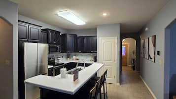 Micro-ondes, four, plaque de cuisson, lave-vaisselle