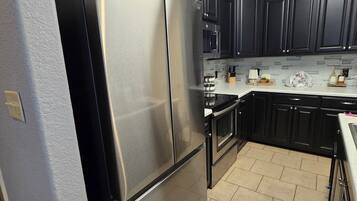 Mikrowelle, Ofen, Herdplatte, Geschirrspüler