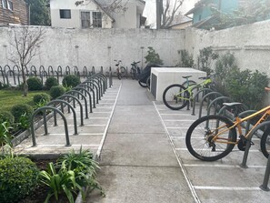 المنطقة المحيطة بالمنشأة