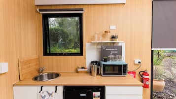 Frigorifero, microonde, piano cottura, tostapane