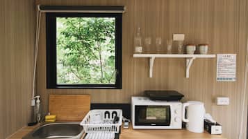 Fridge, microwave, stovetop, electric kettle
