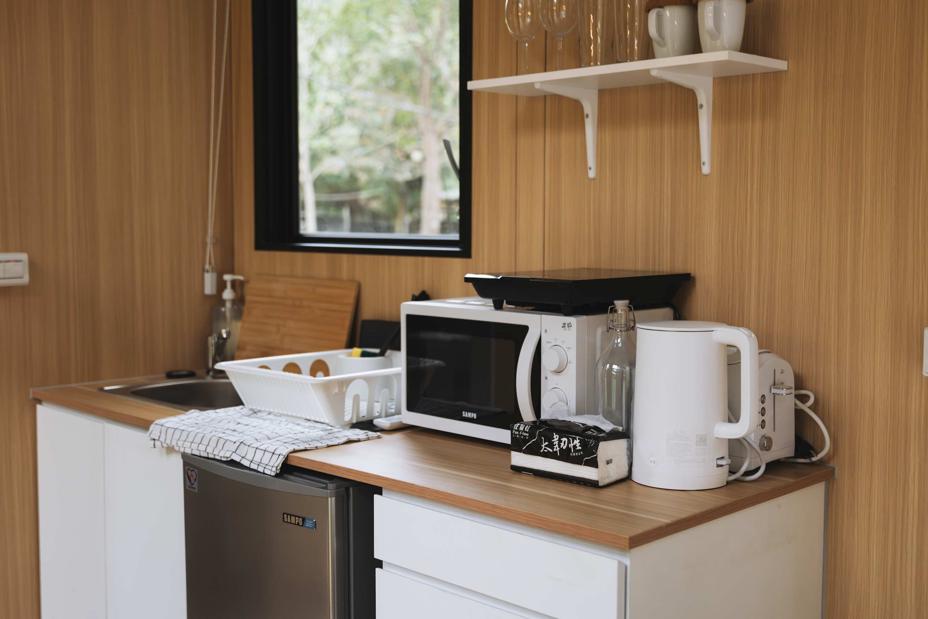 Fridge, microwave, stovetop, electric kettle