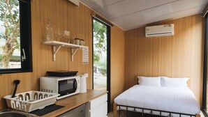 Frigorífic, microones, placa de cuina i bullidora elèctrica 