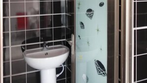 Room | Bathroom - promise arena apartments (Benin City)