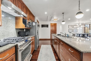 Fridge, microwave, stovetop, dishwasher