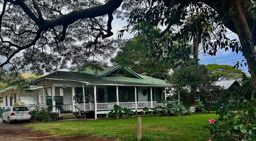 Hale Naalehu LLC Bed & Breakfast