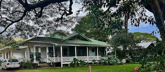 Hale Naalehu LLC Bed & Breakfast