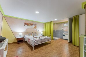 1 chambre, fer et planche à repasser, draps fournis