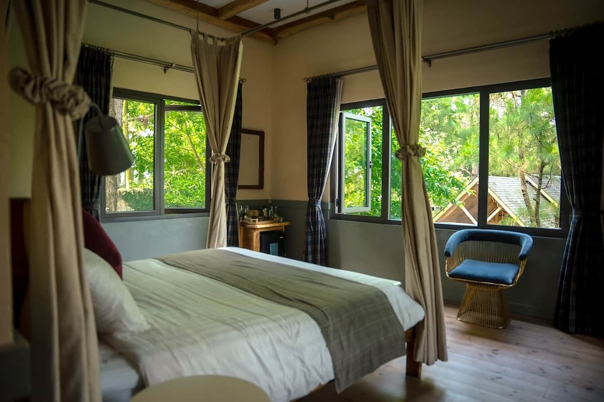 Deluxe Double Room, 1 King Bed, Pool View | In-room safe, blackout drapes