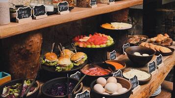 Free daily buffet breakfast