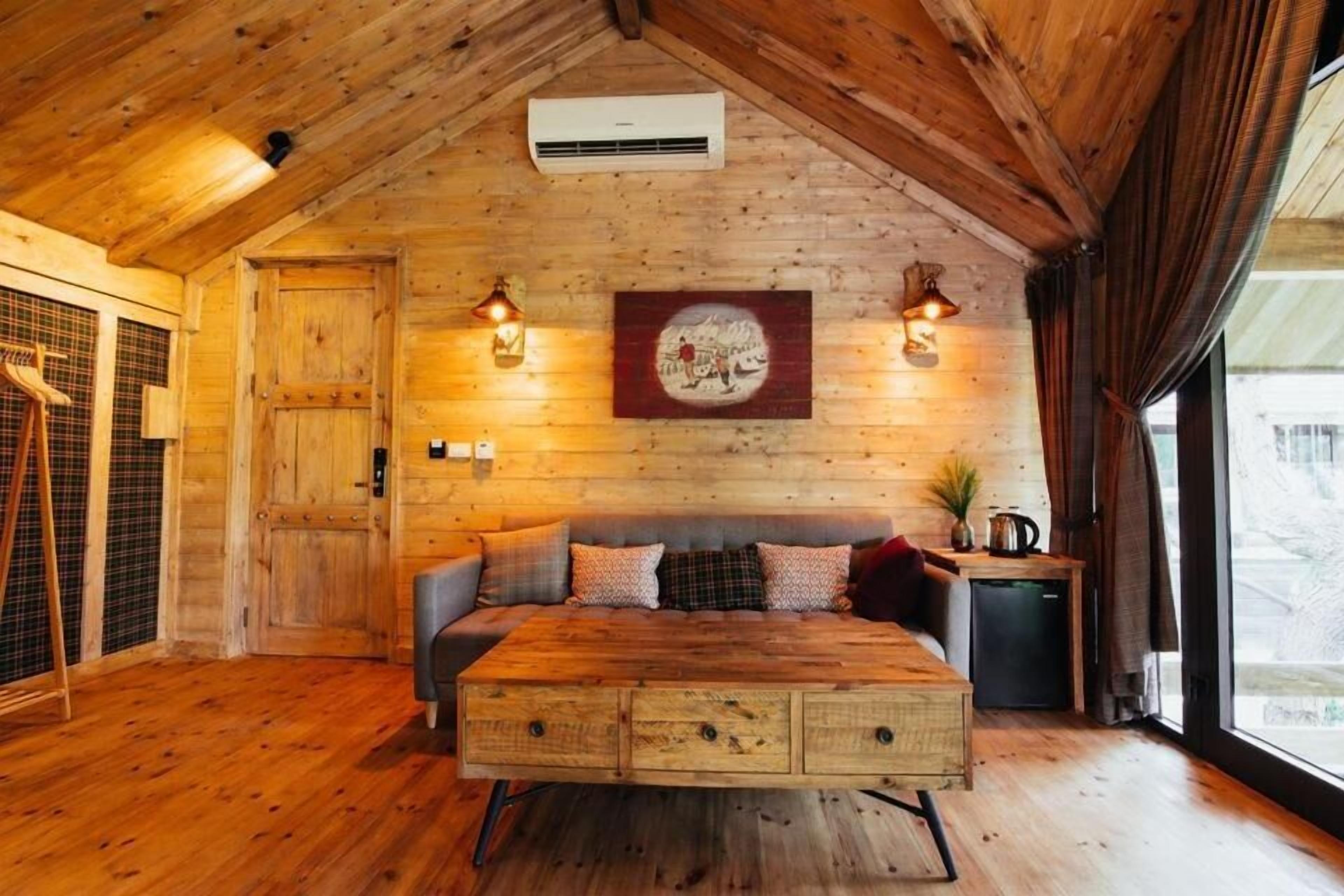 Deluxe Double Room, 1 King Bed, Private Pool, Pool View | In-room safe, blackout curtains