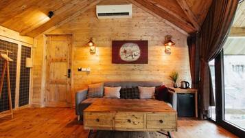 Deluxe Double Room, 1 King Bed, Private Pool, Pool View | In-room safe, blackout curtains