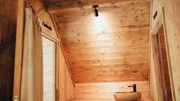 Sauna, hot tub, steam room, body treatments, aromatherapy