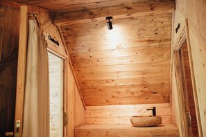 Sauna, hot tub, steam room, body treatments, aromatherapy