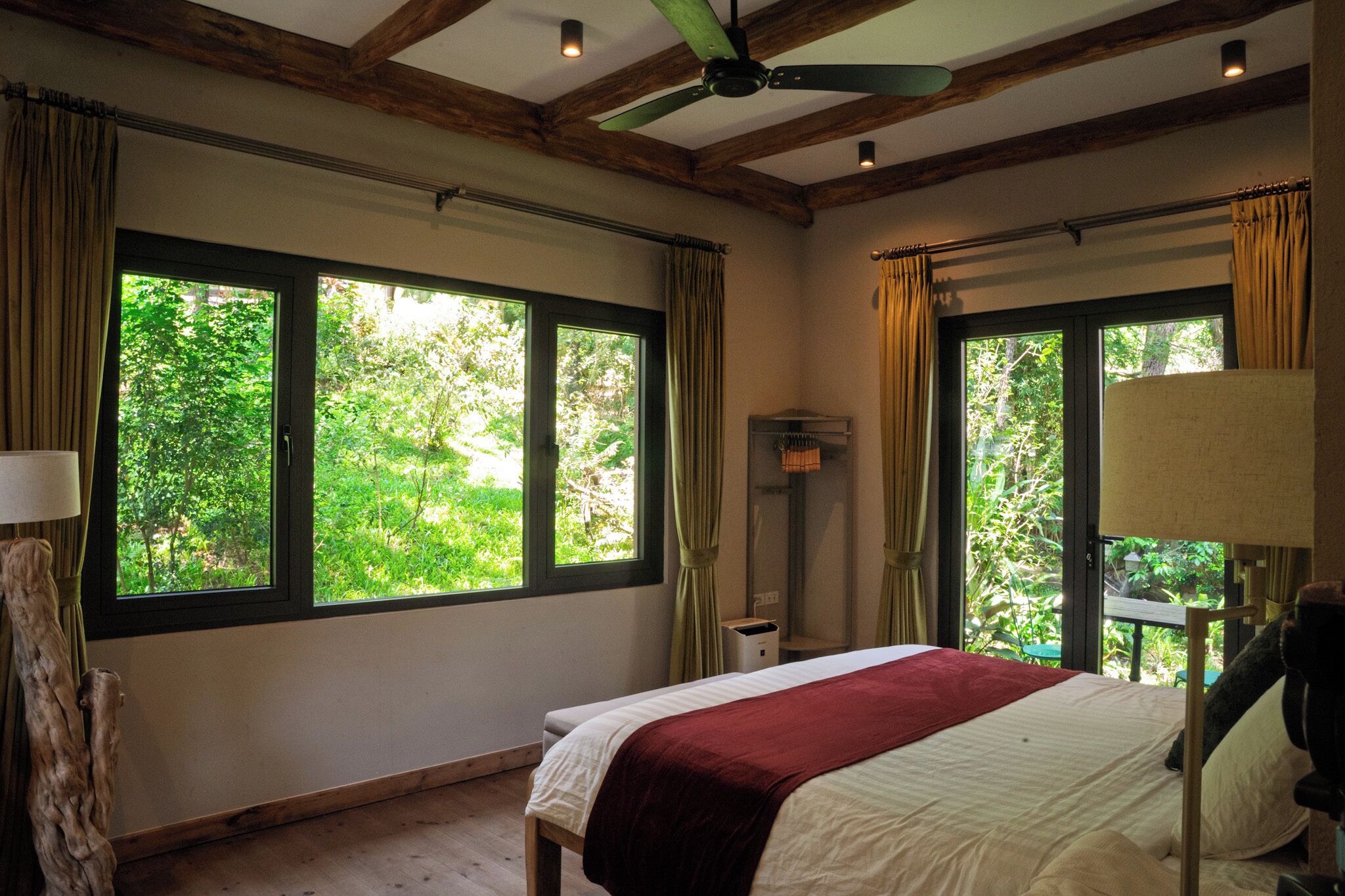 Deluxe Double Room, 1 King Bed, Terrace, Hill View | In-room safe, blackout drapes