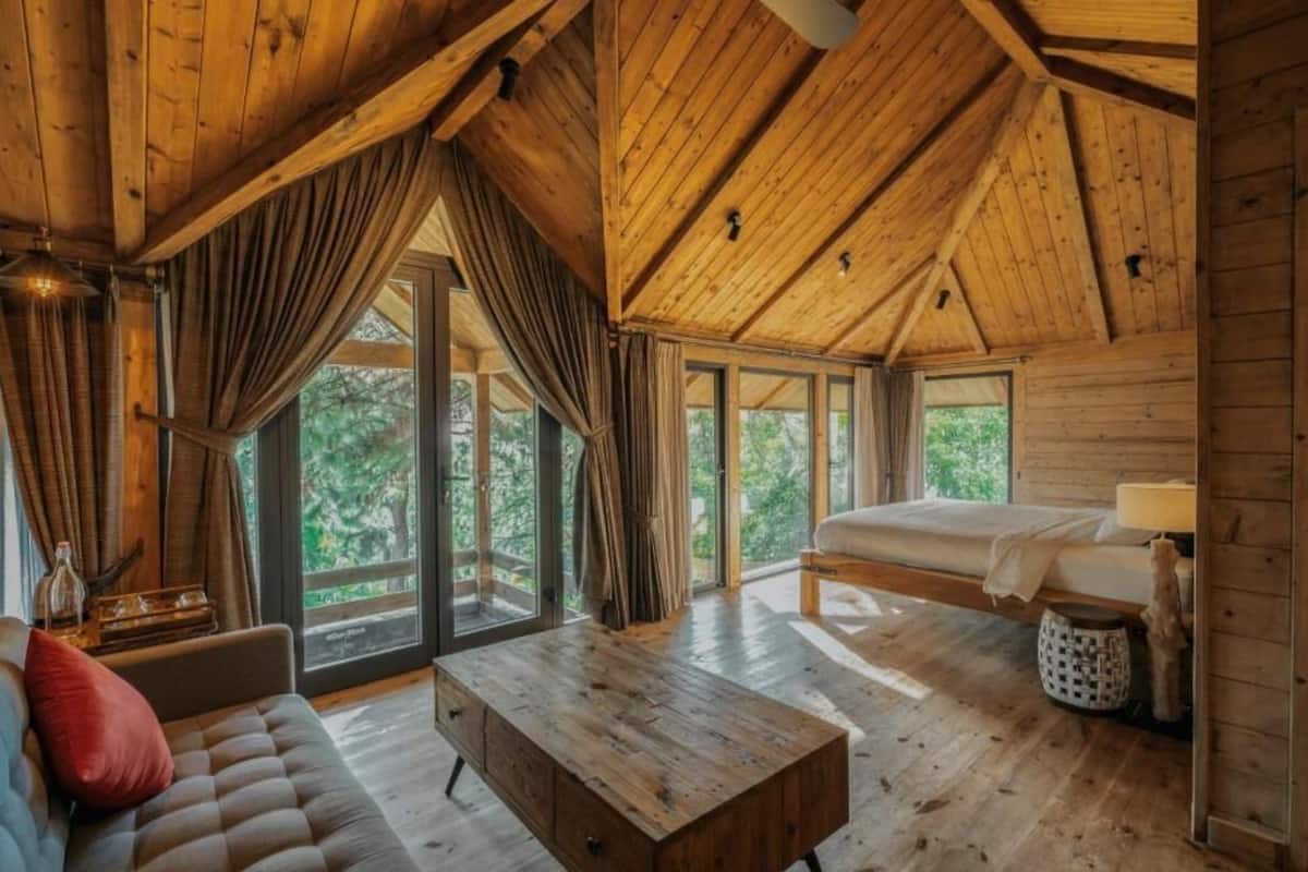 Deluxe Double Room, 1 King Bed, Private Pool, Pool View | In-room safe, blackout drapes