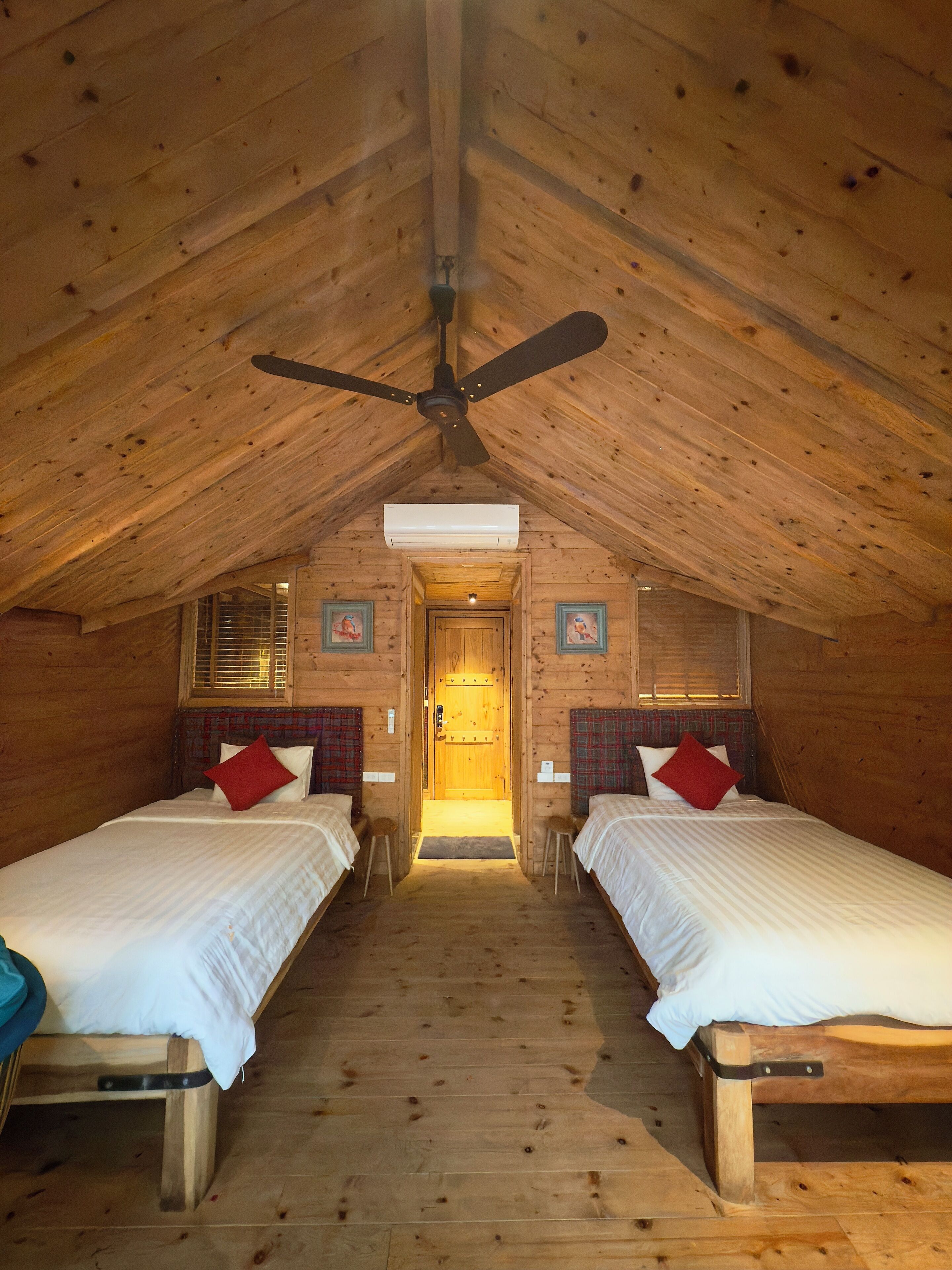 Deluxe Twin Room, Multiple Beds, Garden View | In-room safe, blackout drapes