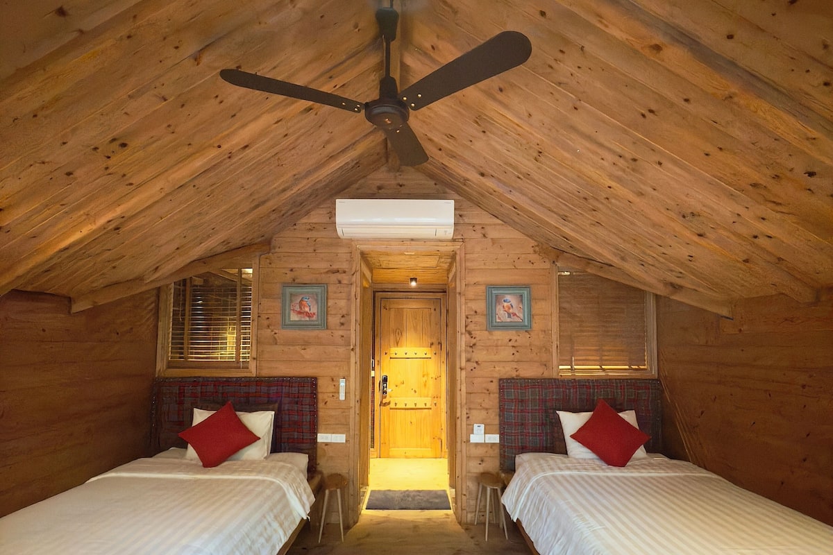 Deluxe Twin Room, Multiple Beds, Garden View | In-room safe, blackout drapes
