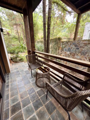 Deluxe Double Room, 1 King Bed, Terrace, Garden View