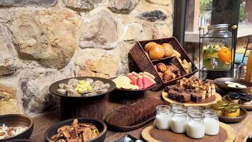 Bao gồm bữa sáng buffet hàng ngày