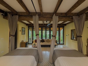 ファミリー スイート 2 ベッドルーム パティオ プールビュー | セーフティボックス (室内)、遮光カーテン