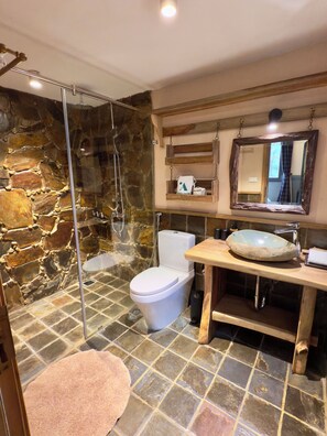Deluxe Double Room, 1 King Bed, Pool View