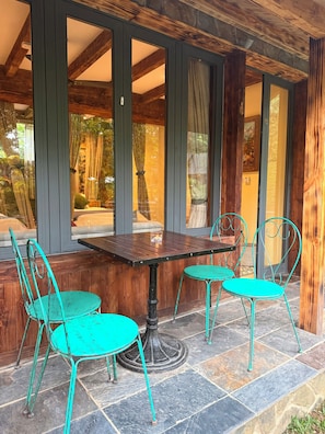 ファミリー スイート 2 ベッドルーム パティオ プールビュー | セーフティボックス (室内)、遮光カーテン