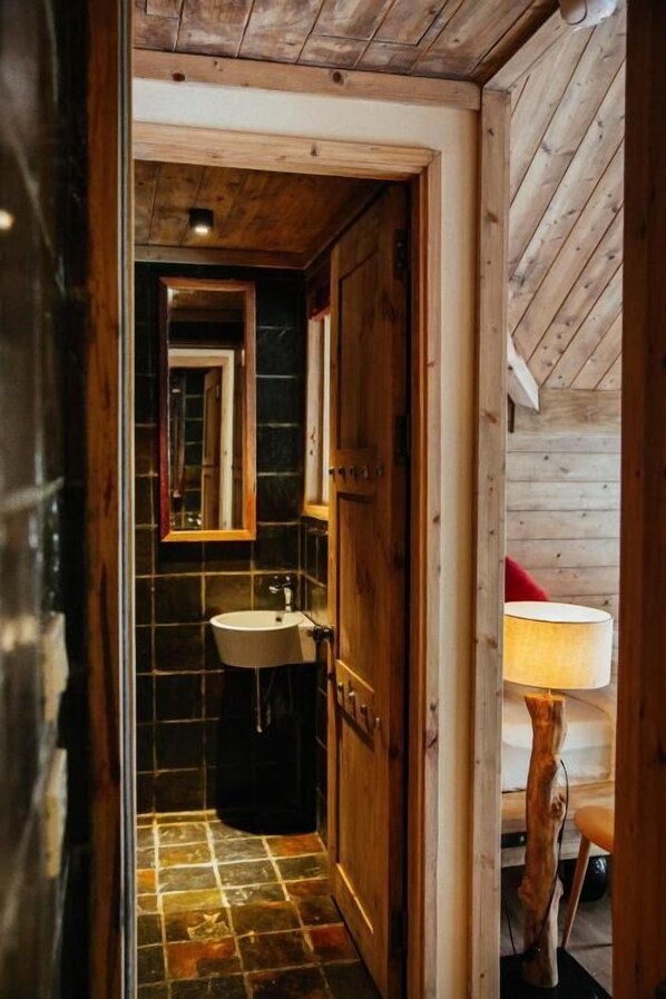 Deluxe Twin Room, Multiple Beds, Garden View | In-room safe, blackout drapes
