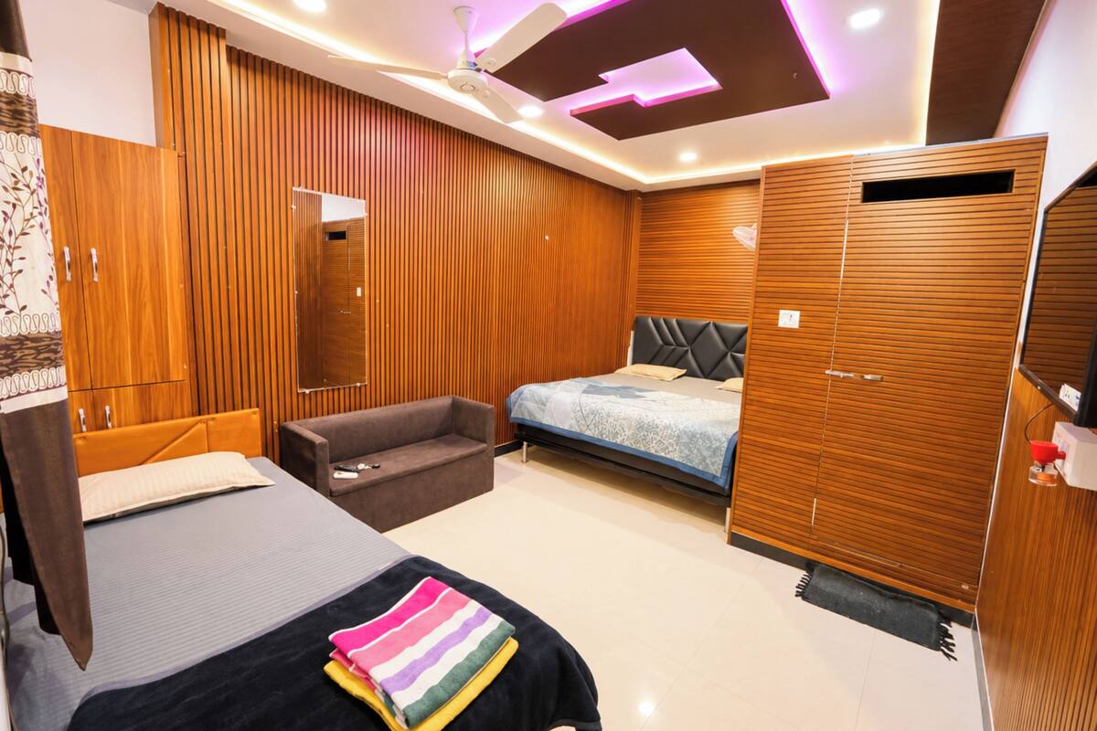 ห้องดีลักซ์สำหรับสี่ท่าน, เครื่องปรับอากาศ | เครื่องนอนป้องกันสารก่อภูมิแพ้, โต๊ะทำงาน, ห้องเก็บเสียง, Wi-Fi ฟรี