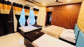 Firemannsrom – deluxe, aircondition | Allergitestet sengetøy, skrivebord, lydisolert og wi-fi (inkludert)