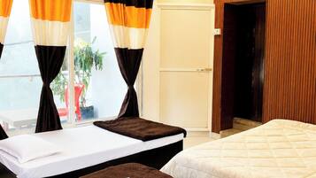 Hypo-allergenic bedding, desk, soundproofing, free WiFi